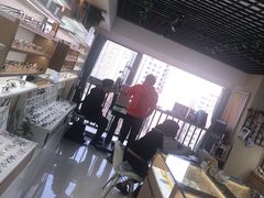 -视野联行眼镜·蔡司授权店(长白万象汇店)