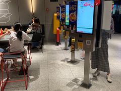 大堂-麦当劳(中山公园龙之梦店)