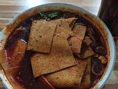 红油米线-老字号杨坡红油米线腊汁肉夹馍(东四道巷店)