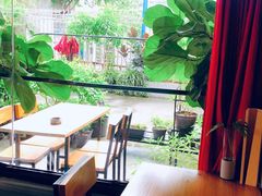 靠窗位-转山咖啡(松柏社区店)