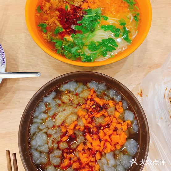 正宗十三中水晶蛙鱼油泼面(欧洲商城店)