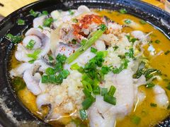 东方酸瓜鱼片-东方之猪四更烤乳猪(金垦总店)