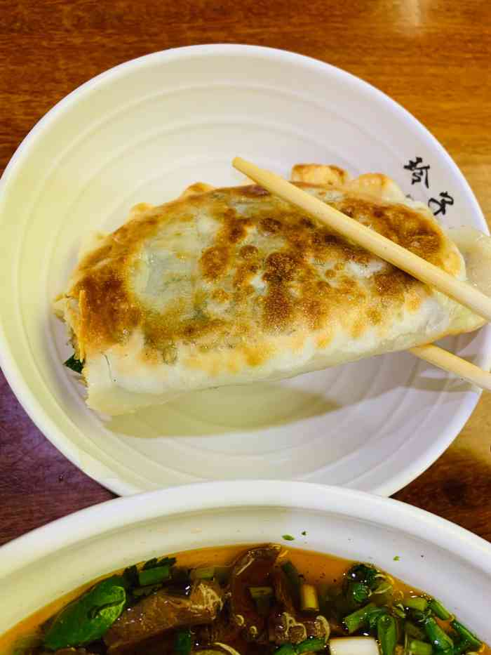 玲子面馆-"老板人很好,点了碗牛肉面,送了个鸡蛋和鹌.