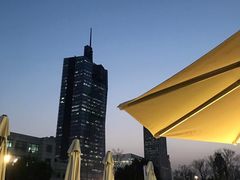 -UNI UNI(环亚凯瑟琳店)