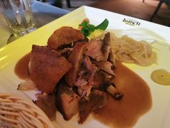 招牌巴伐利亚烤脆皮猪肘-LENBACH兰巴赫西餐啤酒坊(大连东港店)
