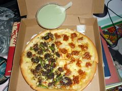 黑脚牛肉至尊+泰辣鸡肉，+芝士，抹茶布丁-大象厨房(重庆道店)