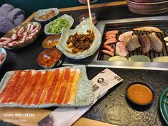 -臻牛烤肉