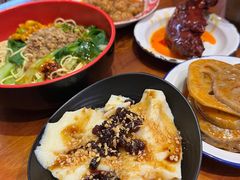 -爆炸头阿姨小四川正宗川味小吃(无任何分店)