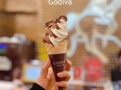 双拼软冰淇淋-GODIVA(王府井apm店)