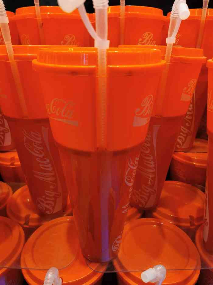 网红大可乐-"这大可乐太吸精了一只手根本拿不住上."-大众点评移动版