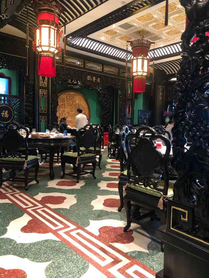 得闲饮茶(唐镇阳光天地店)-"位于唐镇的阳光天地商场内周末的晚上商场