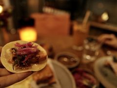 烟熏三文鱼配烤饺子皮和芥末籽酱-BOR Eatery(安福路店)