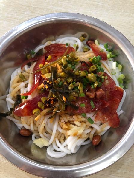 福欣园桂林米粉-"所谓的香肠居然是这种腊肠,还不给换.花生.