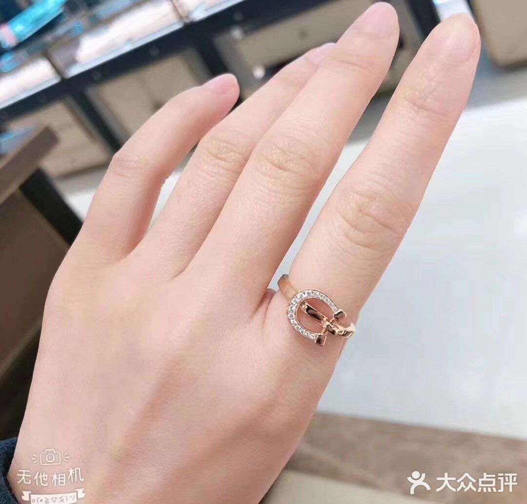 佩戴王室马蹄是可以带来好运哦[调皮]