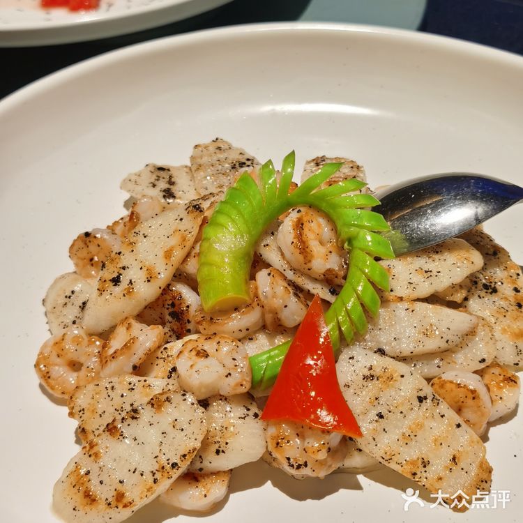 第一次来总体感觉可以！菜品摆盘还算精致，辣酒浸花螺感