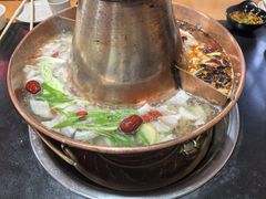 -果松木炭酸菜铜火锅·外婆参鸡汤