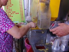 那个神奇的自动榨汁机，可以自动剥皮！-马拉桑果汁(龙头路总店)