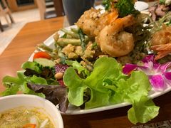 -Chom Cafe and Restaurant