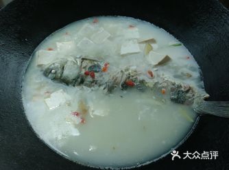 早餐来一份浓香的鲫鱼汤吧。