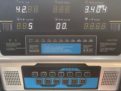 -健龙森俱乐部·游泳·健身·羽毛球综合体育馆