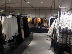 -URBAN REVIVO(欢乐海岸购物中心店)