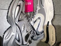 -唯品会(北京国瑞城店)