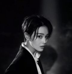 -变画·发型STUDIO