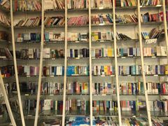 -钟书阁(松江泰晤士小镇店)