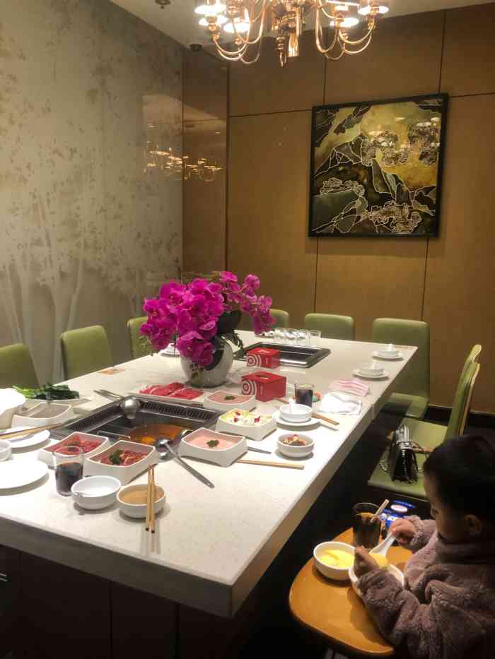 哥哥吃完就去游乐场玩耍了,我和吴先森妥妥的刷了顿火锅.