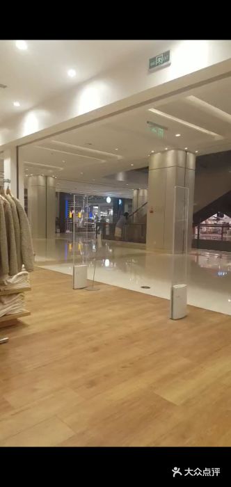 优衣库(郑州丹尼斯大卫城店)图片