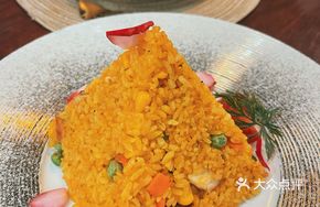 Pyramid Chicken Golden Rice