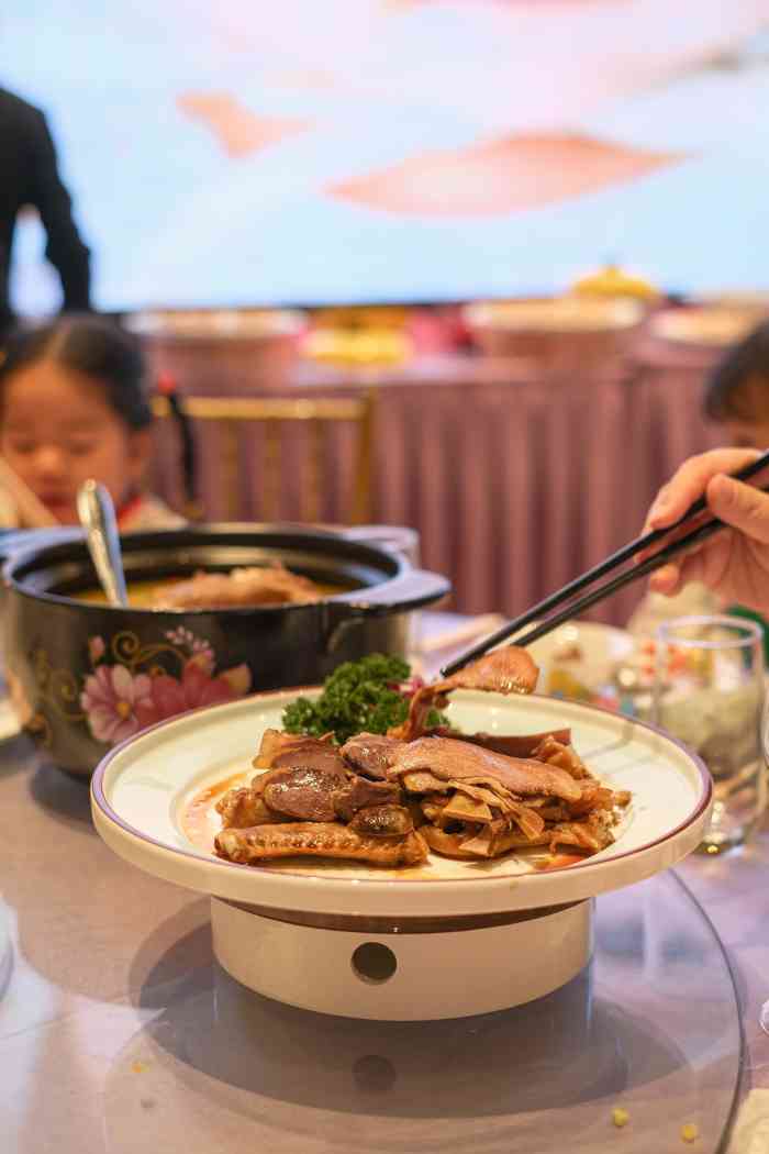 同庆楼老牌做婚宴了服务没话说这次参加朋友婚礼在二楼大厅也很大菜品