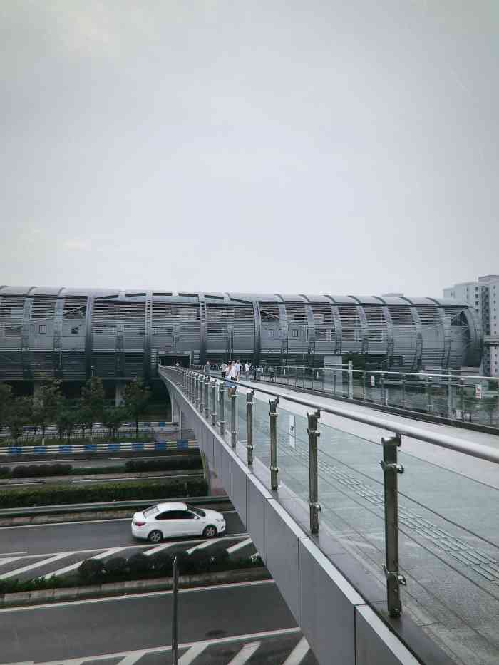 双凤桥(地铁站)-"几年前和家里人来重庆旅游,双凤桥地铁站很.