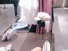 -URBAN REVIVO(七宝领展广场店)