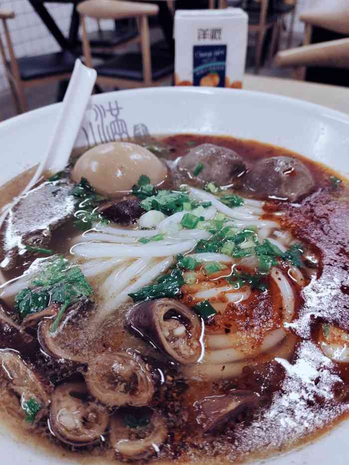 胡记小满牛肉粉店-"「秘制卤香牛肠粉」意外的好吃诶.是我今年.