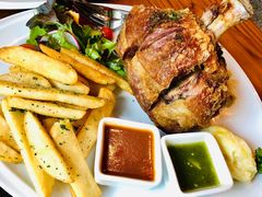 -Chom Cafe and Restaurant