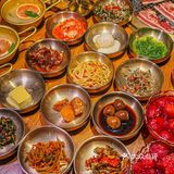  重庆‼️大碗果酒配烤肉🥩滋滋冒油！宝藏韩料店