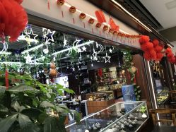 -灵彩珠宝(朗香街店)
