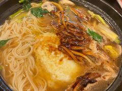 本帮鳝丝砂锅煨面-白玉兰传统小吃