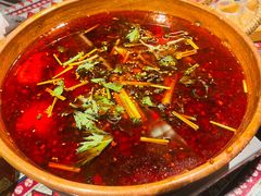 昆明寻甸酸菜牛肉火锅-云边嬢嬢·云南野料现摏火锅