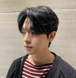 -变画·发型STUDIO