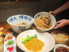 -李犟大爆鳝面·手工蟹黄包(湖滨西湖店)