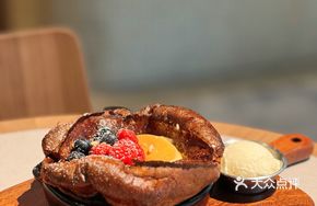 Wild Berry Dutch Baby Pancake