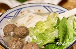 Juicy Beef Meatball Rice Noodles