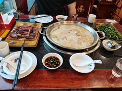 酸汤兔大锅-老来福·非遗酸汤兔(凯旋路店)