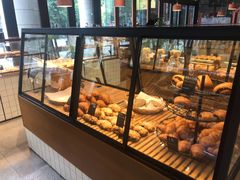 面包甜点陈列柜-Dough&Joe团憩(瑞虹天地月亮湾店)