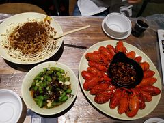 -巴厘龙虾·榜首油焖大虾(音乐学院·沿江酒馆店)
