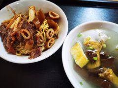 -松树干拌面店