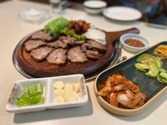 白菜包梅肉-故乡家韩国料理(机场店)