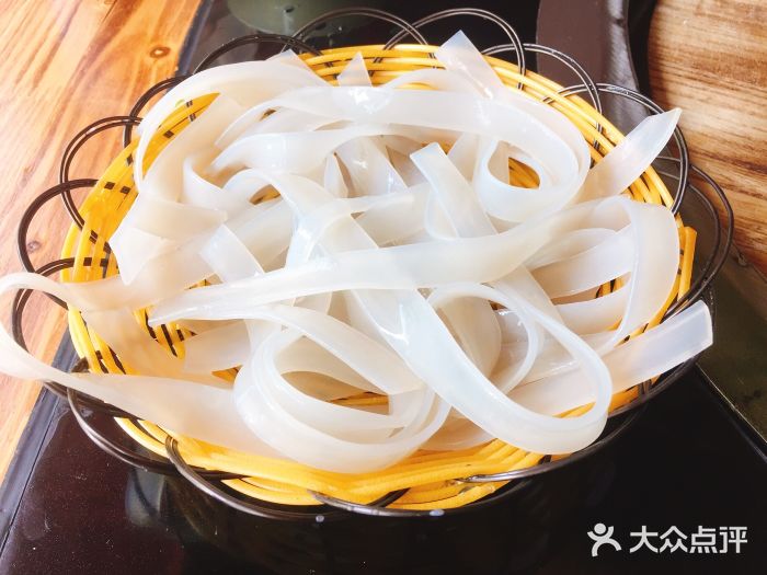 三里屯土灶炖公鸡地锅鸡(江东店)宽粉图片